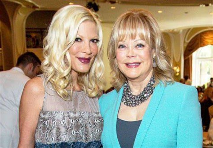 Tori Spelling Spotted With Her Very Wealthy Mother After She Is Ordered To Pay Amex $88k